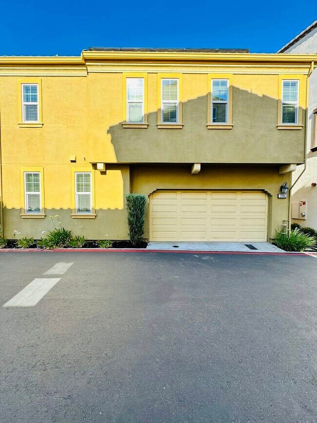 Building Photo - 3166 Vittoria Loop