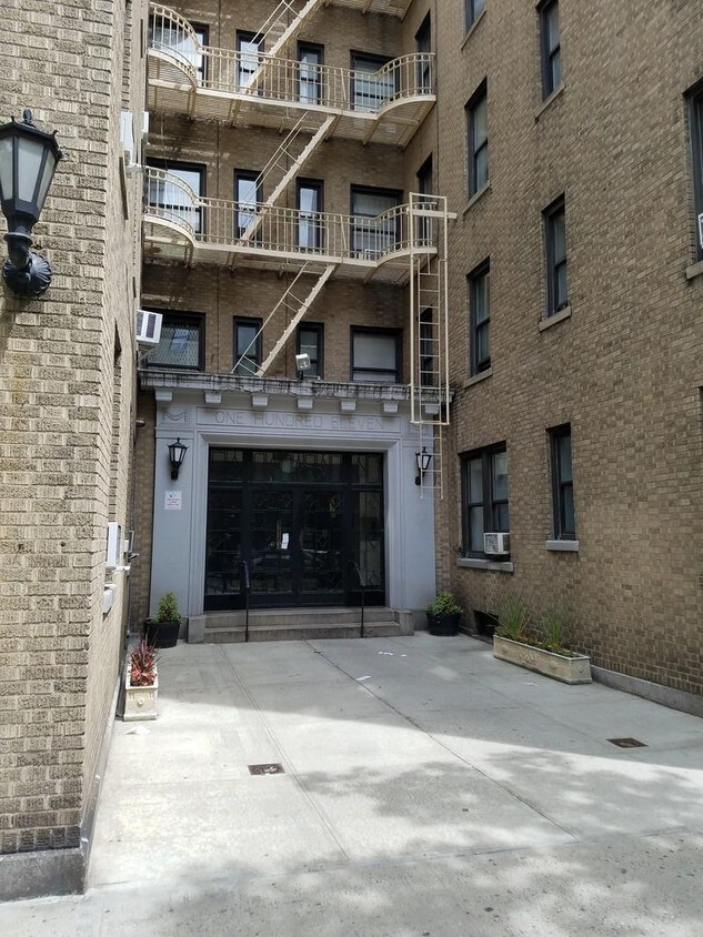 Primary Photo - 111 W 16th St