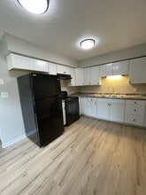 Building Photo - 139 E Vail Dr