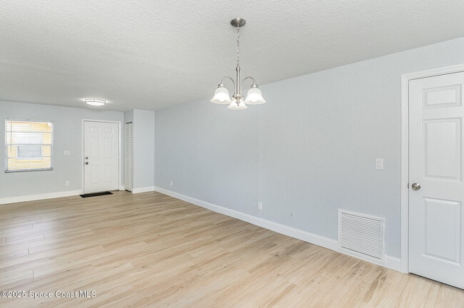 Building Photo - 317 Sun Dial Ct