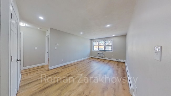 Building Photo - 39 Shepard St