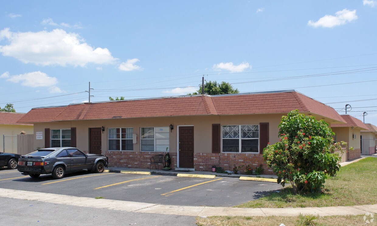 Foto principal - 4000 NW 31st Ter