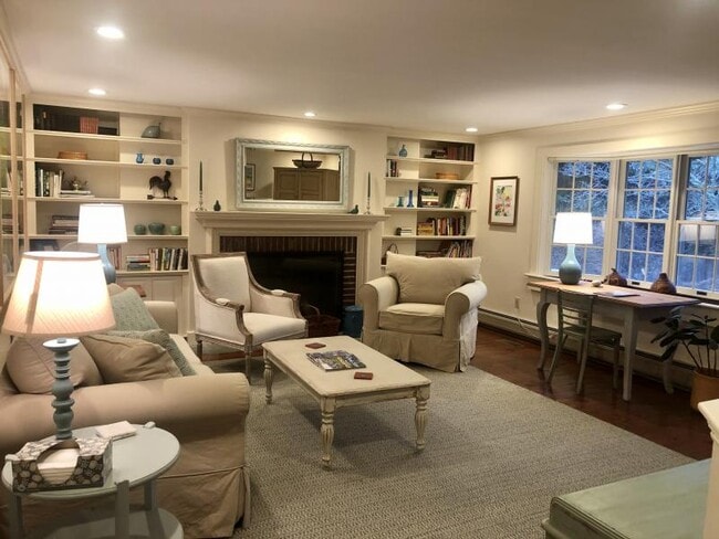 Building Photo - Saunderstown Village Rental