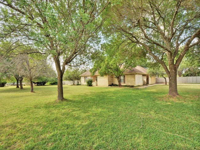 Building Photo - 105 River Hills Dr