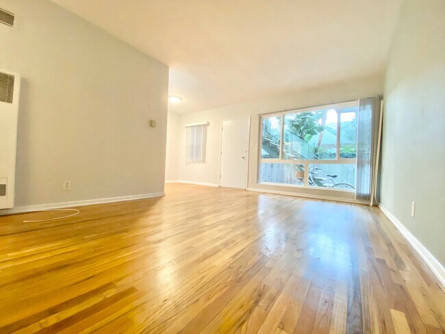 Building Photo - 1227 11th St