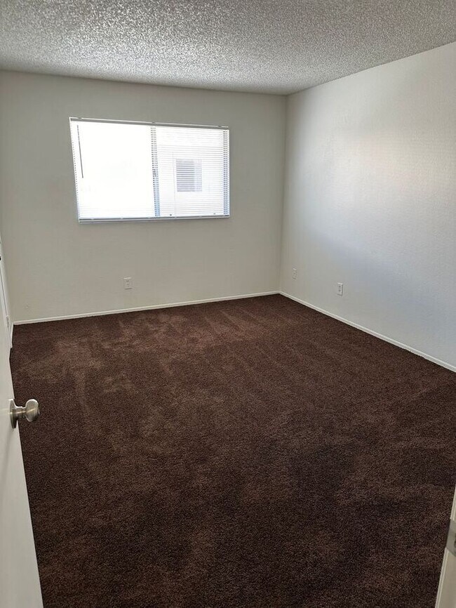Foto del edificio - Nice 2 + 1.5 Townhouse Lancaster Sec 8 App...