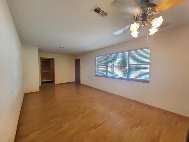 Building Photo - 1124 Harrison Ln