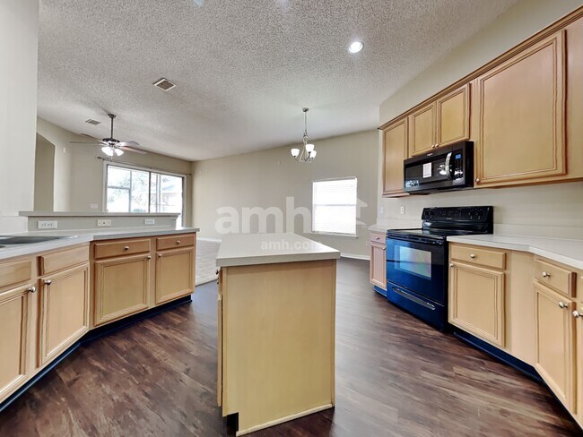 Foto del edificio - 220 Sterling Hill Dr