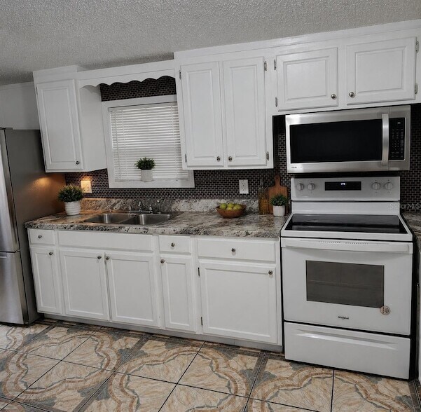 Foto del edificio - 7494 Charlin Pkwy