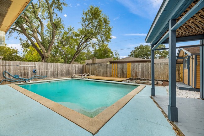 Foto del edificio - 9806 Sagebark Dr