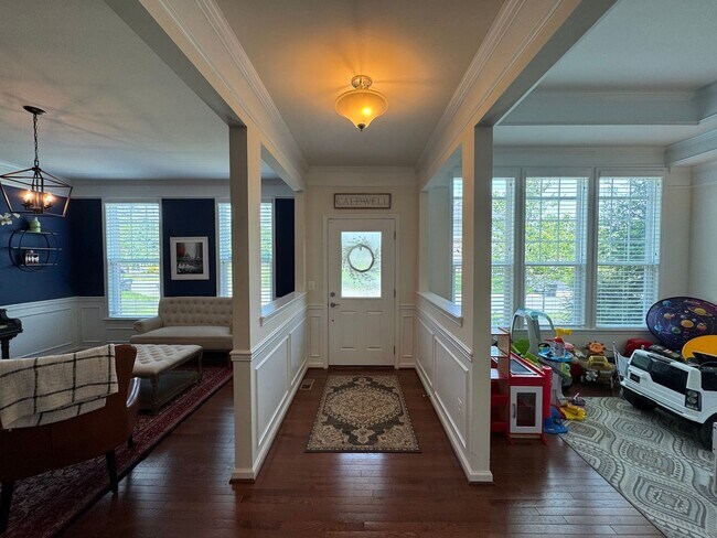 Foto del edificio - Amazing 6 Bed 5 Bath Single Family Home Wi...
