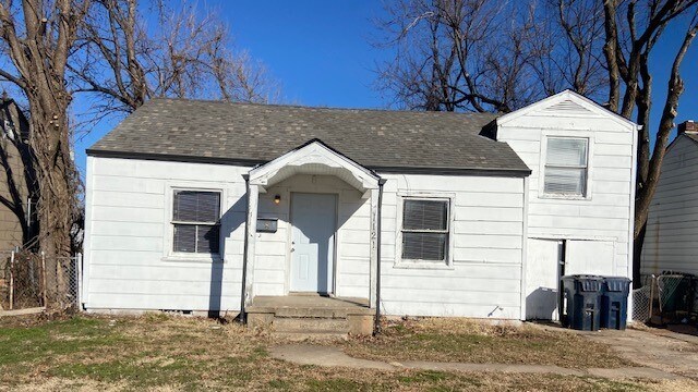 Primary Photo - 1121 SW 24th St