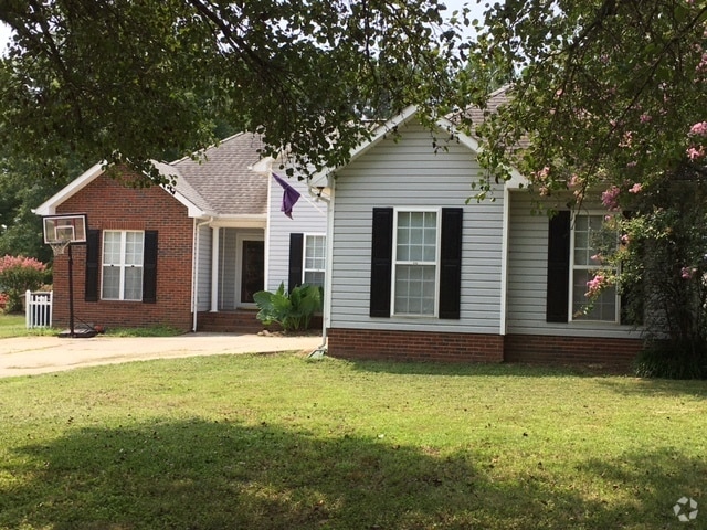 Building Photo - 1424 Hilton Way