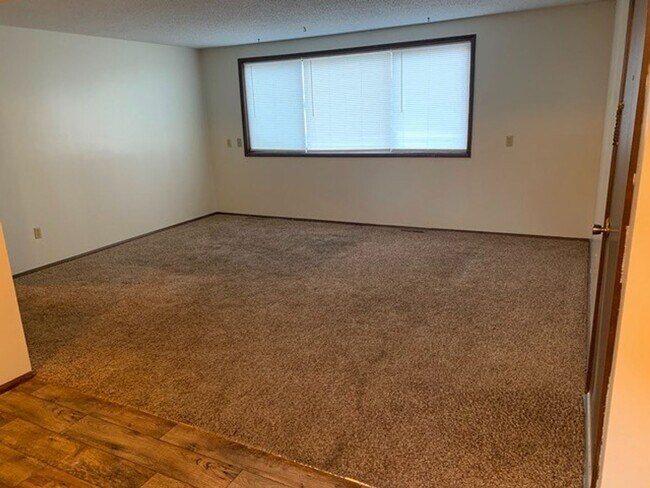 Building Photo - Pinecrest Fourplex