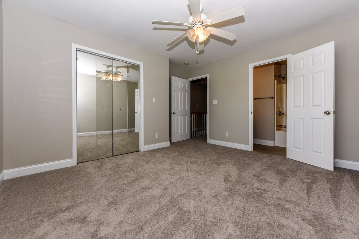 Foto del edificio - Maryville City 37801 - Very nice updated 2 bedroom, 2.5 bath townhome inside Maryville City - Con...