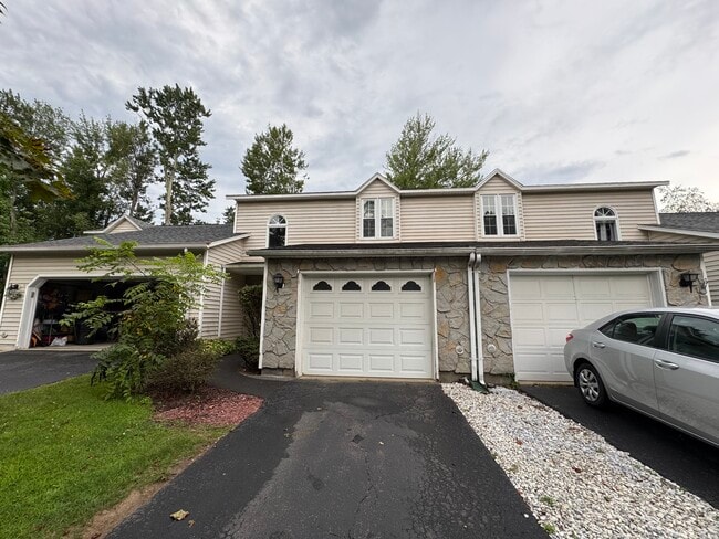 Building Photo - 3 Woodside Dr