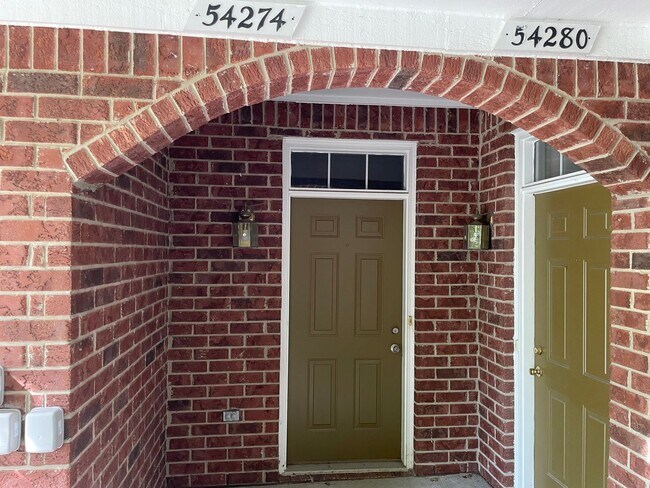 Building Photo - 54274 E Annsbury Cir
