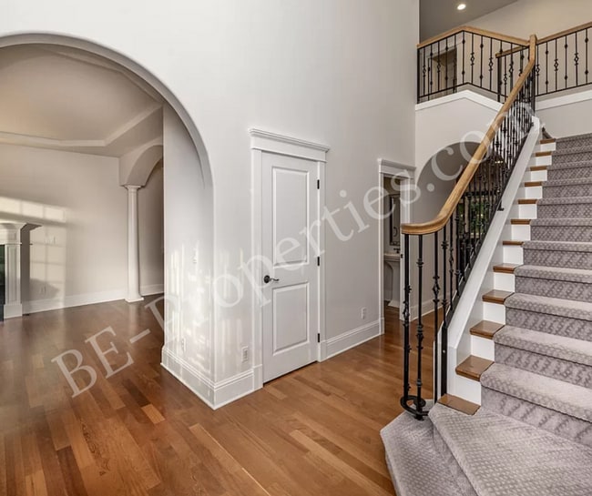 Building Photo - Beautiful Federal Way Home