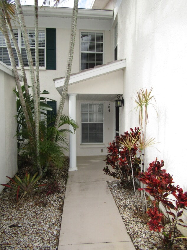 Primary Photo - 815 Montrose Dr