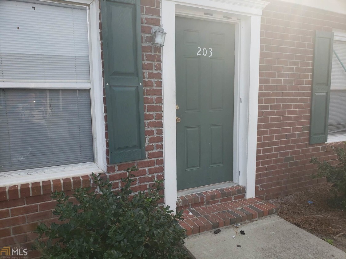 Primary Photo - 230 Lanier Dr