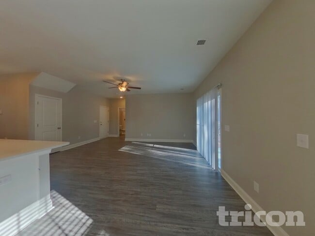 Foto del edificio - 607 Roseridge Dr