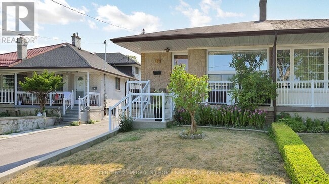 Building Photo - 42 Clayhall Crescent