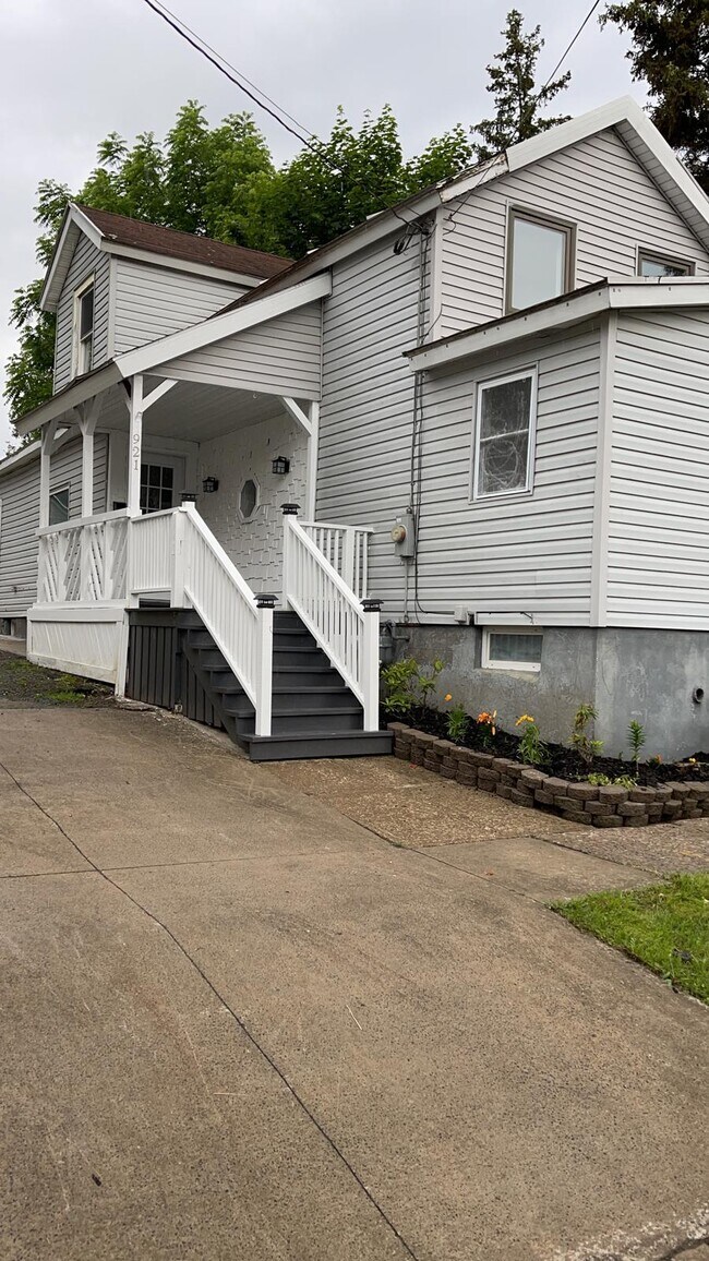 Foto del edificio - 921 Cherry St