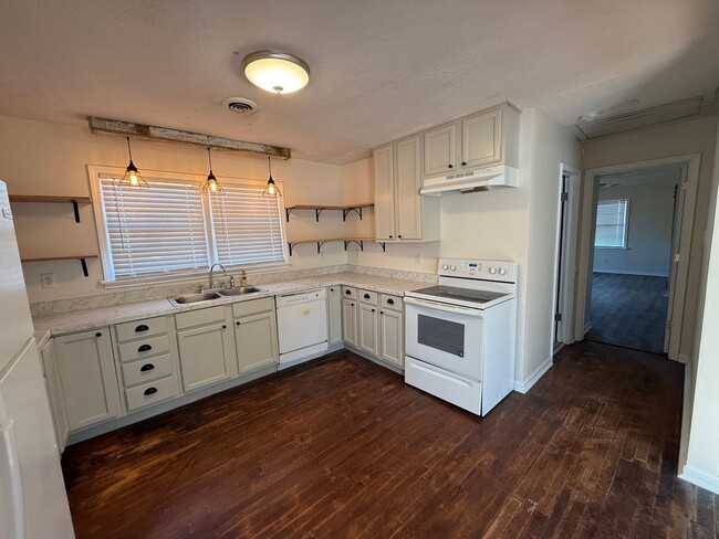 Building Photo - Welcome to Your New Rental Home in Athens,...