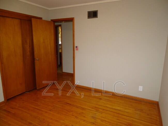 Foto del edificio - 4829 S Lawton Ave