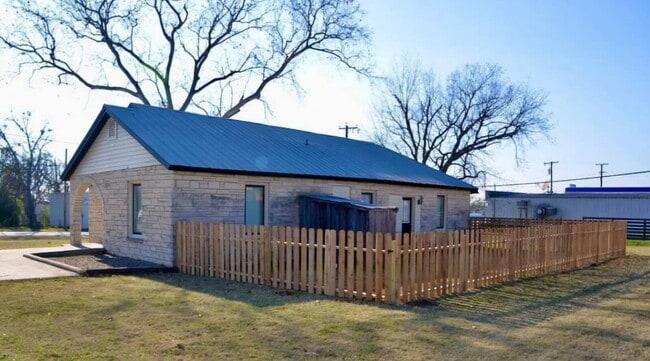 Building Photo - "Charming 2-Bedroom Home with Guest Suite ...