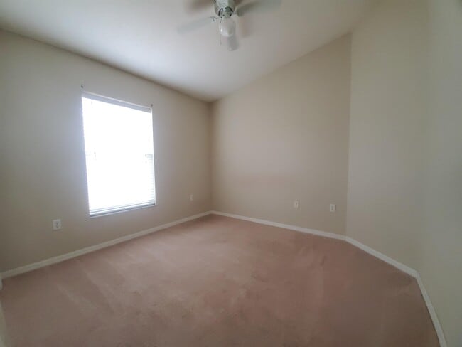 Foto del edificio - 921 Westwinds Dr