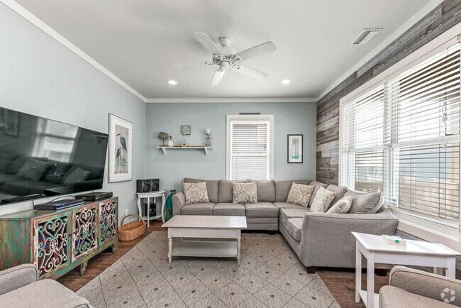 Building Photo - 6052 Sawgrass Cir