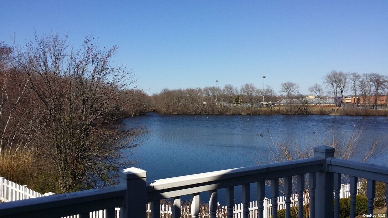 Foto del edificio - 3-15 Willowbrook Ave