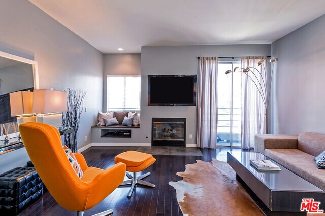 Foto del edificio - 1617 S Beverly Glen Blvd