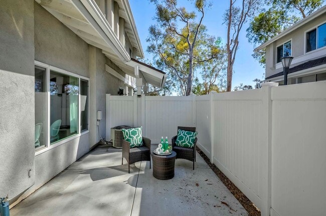 Building Photo - 2422 Coventry Cir