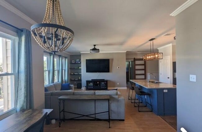 Building Photo - 7501 Shadowridge Run