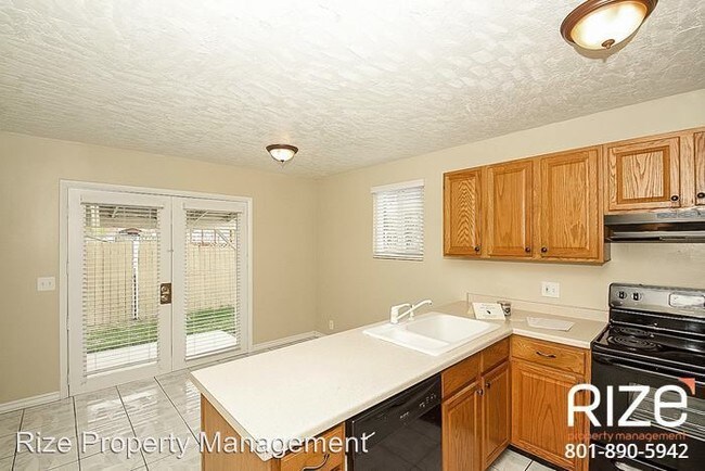 Building Photo - 3 br, 1 bath House - 3570 S Centennial Rd