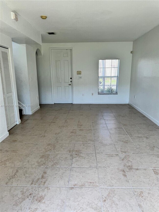 Foto del edificio - 4100 NE 24th Dr