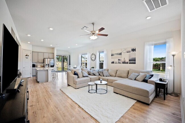 Foto del edificio - 900 Balsora Cv