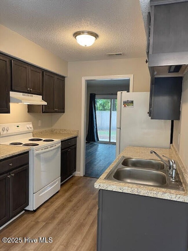 Foto del edificio - Great two bedroom, two bath duplex in Hunters Creek.