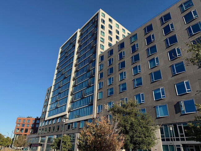 Building Photo - 1000 3rd St