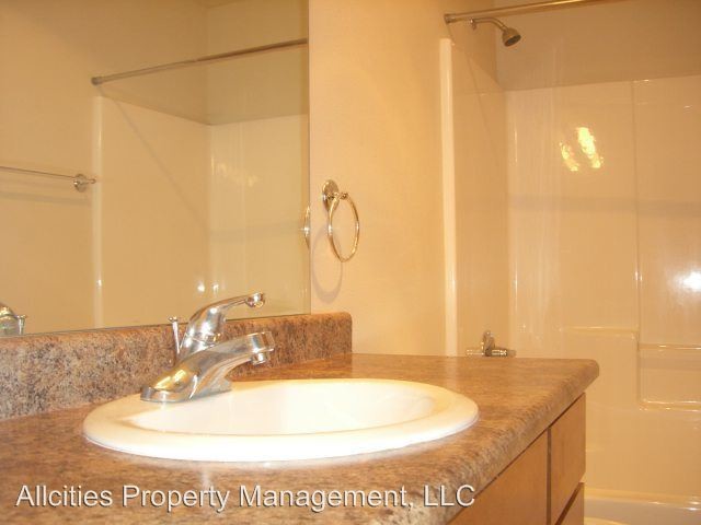 Foto del edificio - 615-615 Valley Heart Ln
