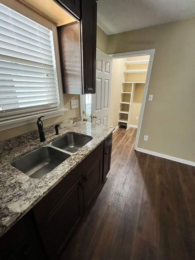 Foto del edificio - Spacious