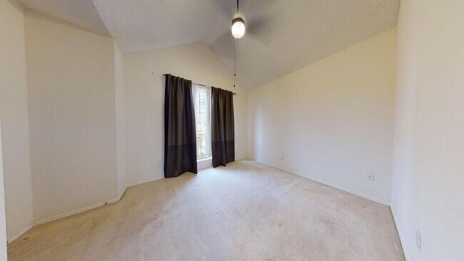 Foto del edificio - 6110 Teresa Ln