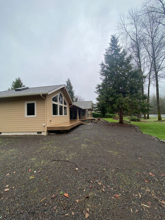 Building Photo - OQ-0000 |