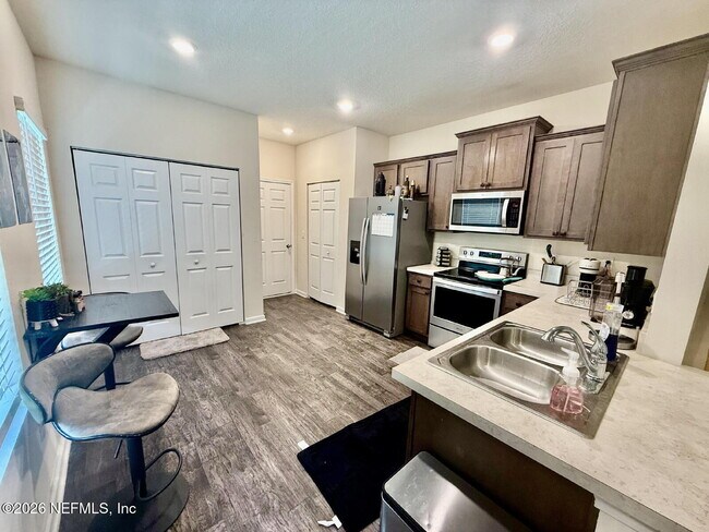 Foto del edificio - 887 Capitol Pkwy