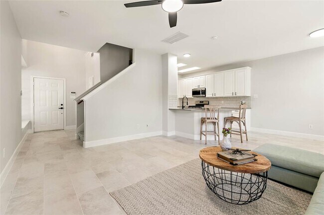 Building Photo - 10 Scenic Brook Ct