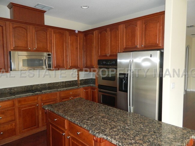 Building Photo - 2712 St Armand Ct
