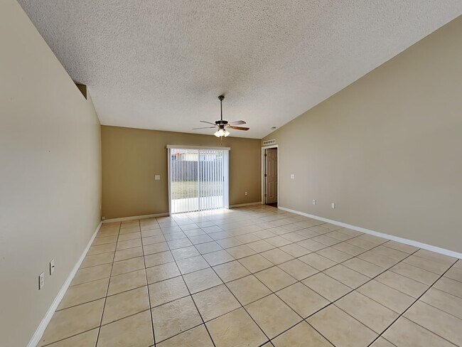 Building Photo - 1210 Amazon Ln