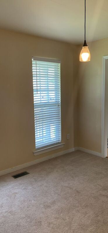 Foto del edificio - 901 Triple Oak Ct